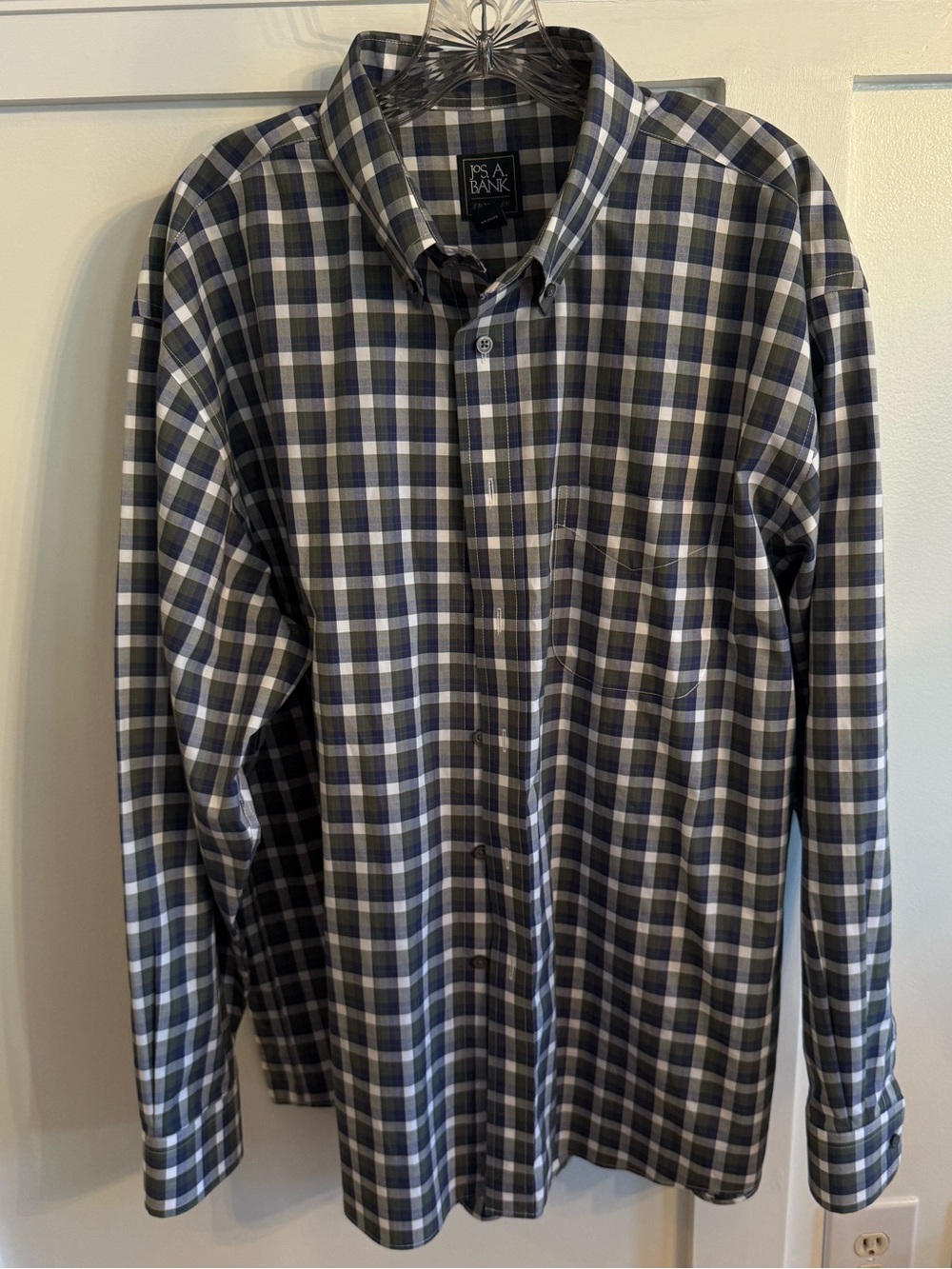Jos. A Bank Traveler Men's XL Plaid Button-Down Shirt